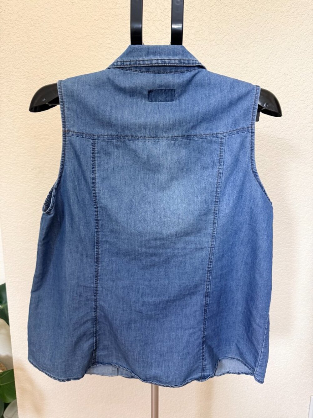 Cavalini denim sleeveless shirt. - Picture 2 of 3